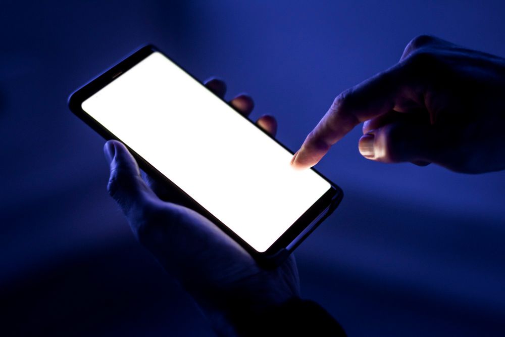 Android-приложение состоит из компонентов: активностей, сервисов, приемников и провайдеров данных