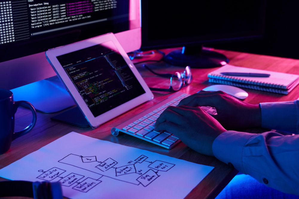 Python известен своей простотой, а JavaScript используют для анимации